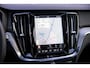 Volvo V60 2.0 T6 Plug-in hybrid AWD Ultra Dark | Sportstoelen | Schuif-/Kanteldak | Full-LED | Adaptieve Cruise Control | Head-Up Display | Stoelverwarming Voor en Achter | 19" | Getint Glas | Harman Kardon Audio | BLIS |
