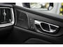 Volvo V60 2.0 T6 Plug-in hybrid AWD Ultra Dark | Sportstoelen | Schuif-/Kanteldak | Full-LED | Adaptieve Cruise Control | Head-Up Display | Stoelverwarming Voor en Achter | 19" | Getint Glas | Harman Kardon Audio | BLIS |