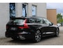 Volvo V60 2.0 B4 R-Design | Keyless entry | Addaptive cruise controle | Trekhaak | 360 graden camera | Android Auto/Apple CarPlay | Stuurwielverwarming | Verwarmbare voorstoelen en achterbank | Elektrische verstelbare voorstoelen met memory | Blind spot | Harman Kardon audio |