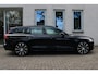 Volvo V60 2.0 B4 R-Design | Keyless entry | Addaptive cruise controle | Trekhaak | 360 graden camera | Android Auto/Apple CarPlay | Stuurwielverwarming | Verwarmbare voorstoelen en achterbank | Elektrische verstelbare voorstoelen met memory | Blind spot | Harman Kardon audio |