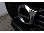Volvo V60 2.0 B4 R-Design | Keyless entry | Addaptive cruise controle | Trekhaak | 360 graden camera | Android Auto/Apple CarPlay | Stuurwielverwarming | Verwarmbare voorstoelen en achterbank | Elektrische verstelbare voorstoelen met memory | Blind spot | Harman Kardon audio |