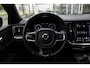 Volvo V60 2.0 B4 R-Design | Keyless entry | Addaptive cruise controle | Trekhaak | 360 graden camera | Android Auto/Apple CarPlay | Stuurwielverwarming | Verwarmbare voorstoelen en achterbank | Elektrische verstelbare voorstoelen met memory | Blind spot | Harman Kardon audio |