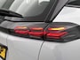 Peugeot 2008 SUV Active 100pk | Navigatie | Achteruitrijcamera | Climate Control | Cruise Control | Parkeersensoren | Bluetooth | Apple Carplay / Android Auto | DAB+radio | Automatisch dimlicht | Regensensor | LED koplampen | Multifunctioneel stuurwiel | Afneembare trekhaak |