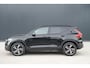 Volvo XC40 1.5 T5 Recharge R-Design Expression - Winterpakket - 19" LM velgen - Trekhaak - Camera - Navigatie - Rijklaar