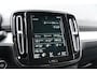 Volvo XC40 1.5 T5 Recharge R-Design Expression - Winterpakket - 19" LM velgen - Trekhaak - Camera - Navigatie - Rijklaar