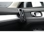 Volvo XC40 1.5 T5 Recharge R-Design Expression - Winterpakket - 19" LM velgen - Trekhaak - Camera - Navigatie - Rijklaar