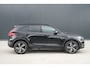 Volvo XC40 1.5 T5 Recharge R-Design Expression - Winterpakket - 19" LM velgen - Trekhaak - Camera - Navigatie - Rijklaar