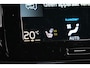 Volvo XC40 1.5 T5 Recharge R-Design Expression - Winterpakket - 19" LM velgen - Trekhaak - Camera - Navigatie - Rijklaar
