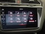 Volkswagen Tiguan 1.4 TSI eHybrid R-Line Business | SoH 96% | Panoramadak | Lederen bekleding | Trekhaak | Head-up display | 360 camera | Black style | Adaptieve demping | Stoelverwarming voor en achter |