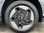 Hyundai Kona Electric Comfort Smart 65.4 kWh / Fabrieksgarantie tot 9-2030 / SOH 100% / Stuur- & Stoel verwarming / Achteruitrijcamera / Apple Carplay Android Auto / Keyless Entry/Start / Adaptief cruise control / Climate control /