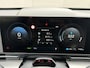 Hyundai Kona Electric Comfort Smart 65.4 kWh / Fabrieksgarantie tot 9-2030 / SOH 100% / Stuur- & Stoel verwarming / Achteruitrijcamera / Apple Carplay Android Auto / Keyless Entry/Start / Adaptief cruise control / Climate control /