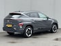 Hyundai Kona Electric Comfort Smart 65.4 kWh / Fabrieksgarantie tot 9-2030 / SOH 100% / Stuur- & Stoel verwarming / Achteruitrijcamera / Apple Carplay Android Auto / Keyless Entry/Start / Adaptief cruise control / Climate control /
