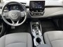 Toyota Corolla Sedan 1.8 Hybrid Dynamic | Parkeersensoren | Carplay | Stoelverwarming | 17 inch LM-velgen |