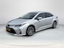 Toyota Corolla Sedan 1.8 Hybrid Dynamic | Parkeersensoren | Carplay | Stoelverwarming | 17 inch LM-velgen |