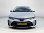 Toyota Corolla Sedan 1.8 Hybrid Dynamic | Parkeersensoren | Carplay | Stoelverwarming | 17 inch LM-velgen |