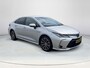 Toyota Corolla Sedan 1.8 Hybrid Dynamic | Parkeersensoren | Carplay | Stoelverwarming | 17 inch LM-velgen |