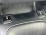 Toyota Corolla Sedan 1.8 Hybrid Dynamic | Parkeersensoren | Carplay | Stoelverwarming | 17 inch LM-velgen |