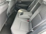 Toyota Corolla Sedan 1.8 Hybrid Dynamic | Parkeersensoren | Carplay | Stoelverwarming | 17 inch LM-velgen |