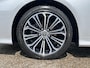 Toyota Corolla Sedan 1.8 Hybrid Dynamic | Parkeersensoren | Carplay | Stoelverwarming | 17 inch LM-velgen |