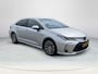 Toyota Corolla Sedan 1.8 Hybrid Dynamic | Parkeersensoren | Carplay | Stoelverwarming | 17 inch LM-velgen |