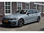 BMW 3-Serie 320 320e Touring M Sport/ Leer Alcantara/Trekhaak electr. Wij zijn op afspraak geopend! Graag bellen voor uw komst.