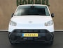 Toyota PROACE CITY Electric Challenger 50 KWH - NIEUW UIT VOORRAAD LEVERBAAR - 2 DEUREN ACHTER - 1 SCHUIFDEUR - 2 PERSOONS UITVOERING - AIRCO - BLUETOOTH - PARKEERSENSOREN ACHTER - MIDDENARMSTEUN - CENTRALE VERGRENDELING MET AFSTANDSBEDIENING - DAB AUDIO