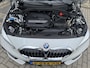 BMW 1-Serie 118i 140PK SPORT LINE EXECUTIVE APPCARPLAY/LED/ NAVI/DIGICOCKPIT/2xPDC/S&S/LMV/MEDIA/BTA - 1 EIG./NL AUTO/KM=NAP