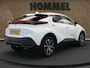 Toyota C-HR / C-HR+ 2.0 Plug-in Hybrid 220 Dynamic - DODEHOEK DETECTIE - PARKEERSENSOREN VOOR EN ACHTER - KEYLESS ENRTY & START - ACHTERUITRIJ CAMERA - NAVIGATIE - ADAPTIVE CRUISE CONTROL - STUUR EN STOEL VERWARMING