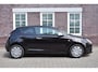 Alfa Romeo MiTo 0.9 TwinAir Junior Wij zijn op afspraak geopend! Graag bellen voor uw komst.