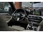 BMW 5-Serie M550i xDrive High Executive Schuifdak Adapt. Cruise Massage Harman/Kardon Stoelvent. 20''LM