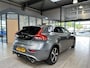 Volvo V40 1.5 T3 Polar+ Sport | Trekhaak | Pano | Adapt. Cruise | R-Design | Vol leder | Memory Seat | Blis | Camera | Harman&Kardon audio | Standkachel |