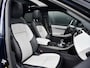 Land Rover Range Rover Evoque 1.5 P300e AWD R-Dynamic SE l Black Pack l Schuif-/kantel dak l Adapt. Cruise l Camera l 20"