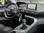 Peugeot 5008 1.2 PureTech Blue Lease Executive | Trekhaak | Cruise Control | Climate Control | Navigatie | Parkeersensoren | Apple Carplay/Android Auto | Draadloze telefoonlader | Lichtmetalen velgen | Dealer Onderhouden |