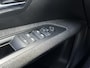 Peugeot 5008 1.2 PureTech Blue Lease Executive | Trekhaak | Cruise Control | Climate Control | Navigatie | Parkeersensoren | Apple Carplay/Android Auto | Draadloze telefoonlader | Lichtmetalen velgen | Dealer Onderhouden |