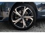 Volvo XC60 2.0 T6 Plug-in hybrid AWD Plus Dark | Adaptieve Cruise Control | Panoramadak | 21" Velgen | Stoel-/Stuur-/Voorruitverwarming | Harman Kardon Audio | Standkachel | Dodehoek Detectie |