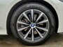 BMW 3-Serie Touring 320e xDrive / Trekgewicht 1.500 kg / PHEV / Dealer onderhouden / Elektrische achterklep / Glazen schuif- en kanteldak / Head Up Display / Stoelverwarming / Achteruitrijcamera / Adaptief cruise control / Apple Carplay Android Auto / Keyless Entry/Start /