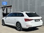 Skoda Superb Combi 1.4 TSI iV Style / SOH 99% / Fabrieksgarantie tm 20-2-28 / Black Pack / LED Matrix / Achteruitrijcamera / Stuur + Stoelverwarming V+A