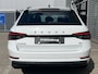 Skoda Superb Combi 1.4 TSI iV Style / SOH 99% / Fabrieksgarantie tm 20-2-28 / Black Pack / LED Matrix / Achteruitrijcamera / Stuur + Stoelverwarming V+A