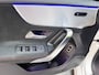 Mercedes-Benz A-klasse 180 Business Solution AMG NAVI/V-COCKPIT/CAM/DAB/LED/CARPLAY/ECC/PDC///