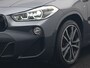 BMW X2 sDrive18i M Sport 140pk Dealer O.H. | Camera | Lederen Sportstoelen Verwarmd | Led Koplampen | Sfeerverlichting | Standkachel | Navigatie | DAB | 19''L.M. |