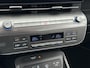Hyundai Kona Electric Comfort Smart 48.4 kWh / SOH 100% / Fabrieksgarantie tot 2-2030 / Adaptieve Cruise / Navigatie / Camera / Stoel Verwarming / Stuurwiel Verwarming / Adaptieve Cruise /