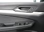 Volkswagen Golf Variant 1.0 TSI 110pk Life Digitale Cockpit Lichtmetalen Velgen Sfeerverlichting Cruise Control Climate Control Adaptive Parkeer sensoren Navigatie Apple Carplay/Android Auto Bluetooth Keyless start
