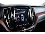 Volvo XC60 T8 Recharge AWD Ultimate Dark Panoramadak - Luchtvering voor/achter - Adaptieve Cruise Control - Head up - 360° Surround View - Harman Kardon - Stoelverwarming voor/achter - Stoelventilatie -