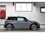 MINI Cooper Mini 1.5 Serious Business | Panoramadak | John Cooper Works | Parkeersensoren achter | 18 inch | NL auto |