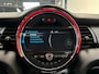 MINI Cooper Mini 1.5 Serious Business | Panoramadak | John Cooper Works | Parkeersensoren achter | 18 inch | NL auto |