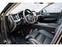Volvo XC60 2.0 T6 Plug-in hybrid AWD Ultra Dark | Facelift | Panoramadak | Harman Kardon | Trekhaak | Stoel en Stuurverwarming | Head Up Display | FULL LED Koplampen |