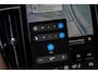 Volvo XC60 2.0 T6 Plug-in hybrid AWD Ultra Dark | Facelift | Panoramadak | Harman Kardon | Trekhaak | Stoel en Stuurverwarming | Head Up Display | FULL LED Koplampen |