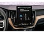 Volvo XC60 2.0 T6 Plug-in hybrid AWD Ultra Dark | Facelift | Panoramadak | Harman Kardon | Trekhaak | Stoel en Stuurverwarming | Head Up Display | FULL LED Koplampen |