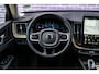 Volvo XC60 2.0 T6 Plug-in hybrid AWD Ultra Dark | Facelift | Panoramadak | Harman Kardon | Trekhaak | Stoel en Stuurverwarming | Head Up Display | FULL LED Koplampen |