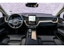 Volvo XC60 2.0 T6 Plug-in hybrid AWD Ultra Dark | Facelift | Panoramadak | Harman Kardon | Trekhaak | Stoel en Stuurverwarming | Head Up Display | FULL LED Koplampen |